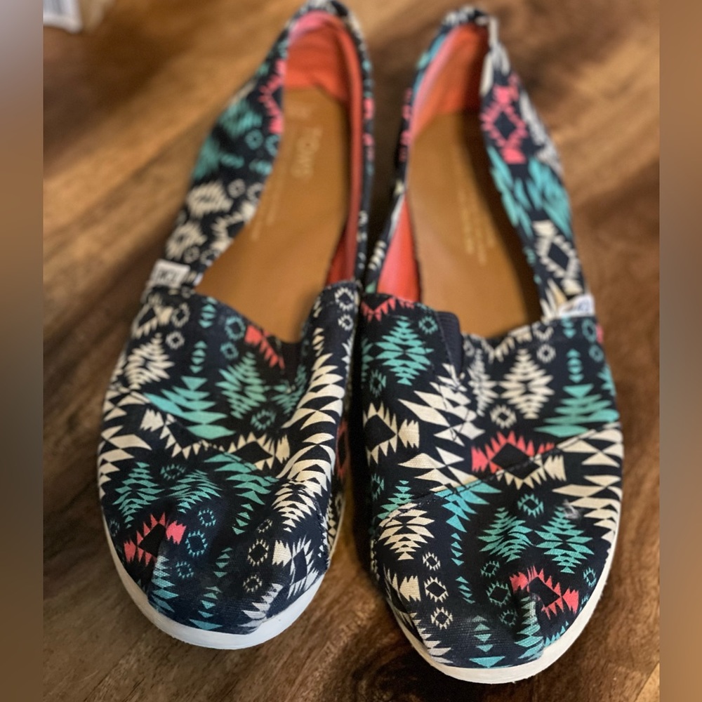 Tribal Print Toms - Picture 2 of 4